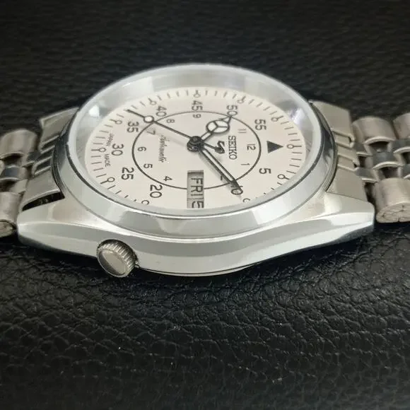 Vintage 1979 Seiko Automatic Mens Silver Watch W/daydate & Black accents - Picture 5 of 9